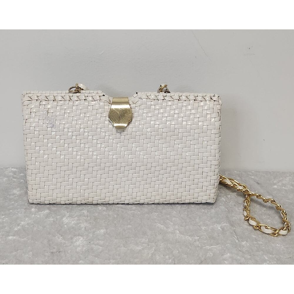 Vintage Womens White Woven Straw Structured Shape w Gold Chain Shoulder handbag